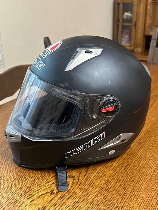 Продам шлєма недорого