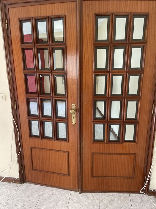 Portas com vidros madeira boa