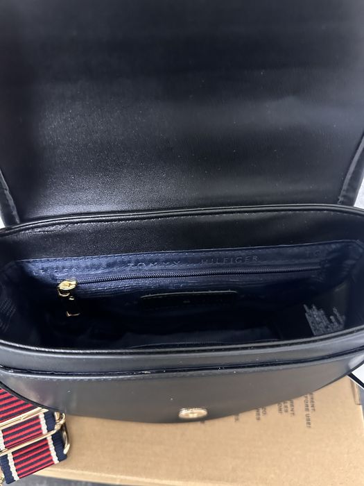 Чорна сумка Tommy Hilfiger
