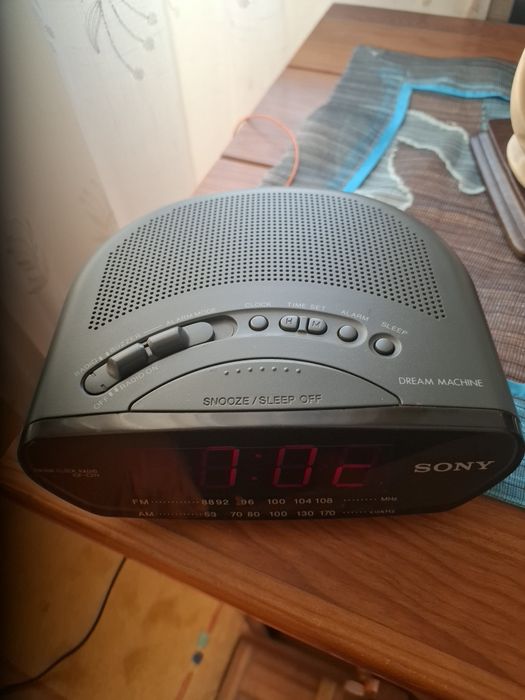 Radio relógio com alarme sony