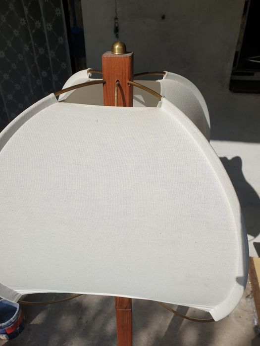 Lampka podłogowa PRL retro 152cm z białym kloszem abażurem drewniana
