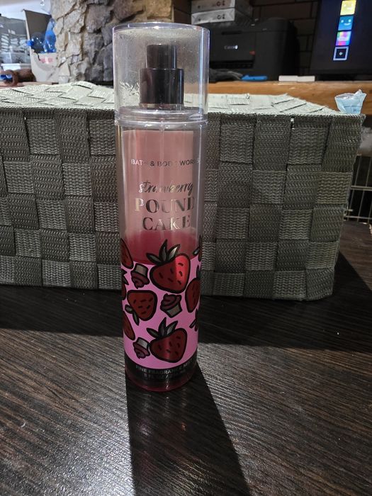 Strawberry Pound Cake Bath and body works