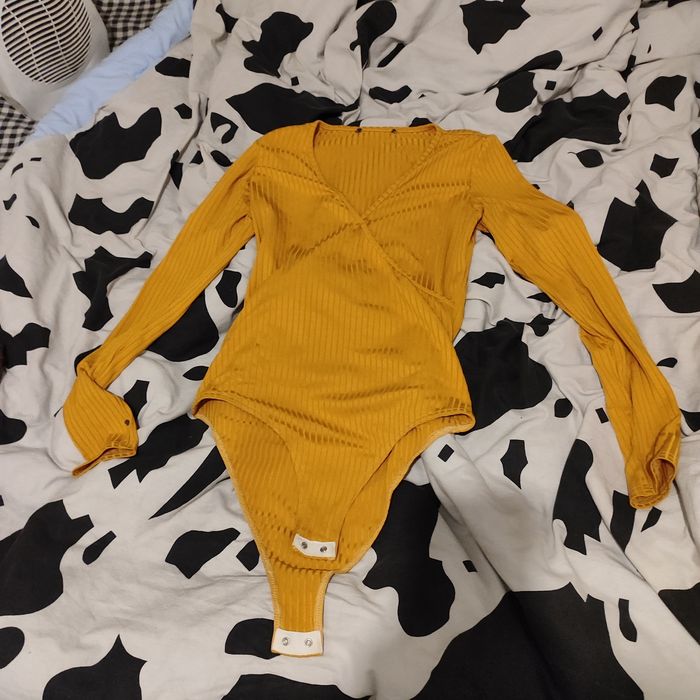 Горчичное боди в хорошем состоянии S