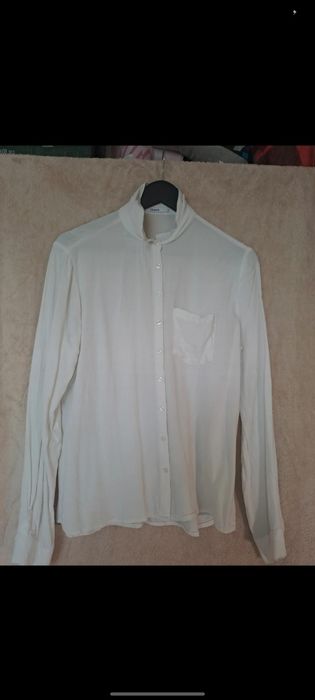 Biała gładka koszula