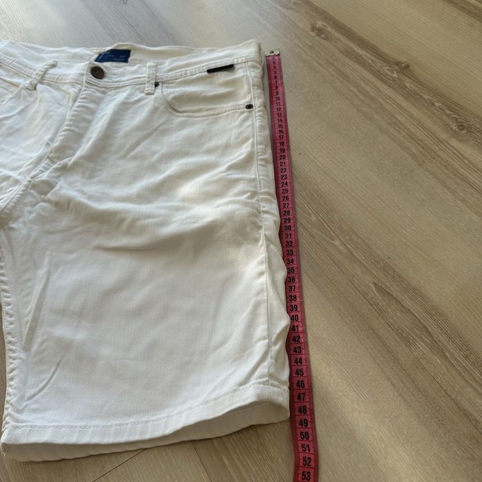 Білі джинсові чоловічі шорти zara