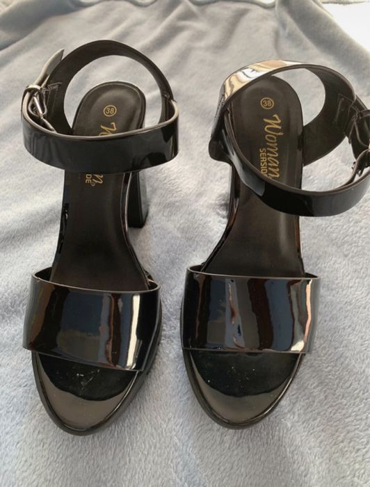 Sandálias pretas