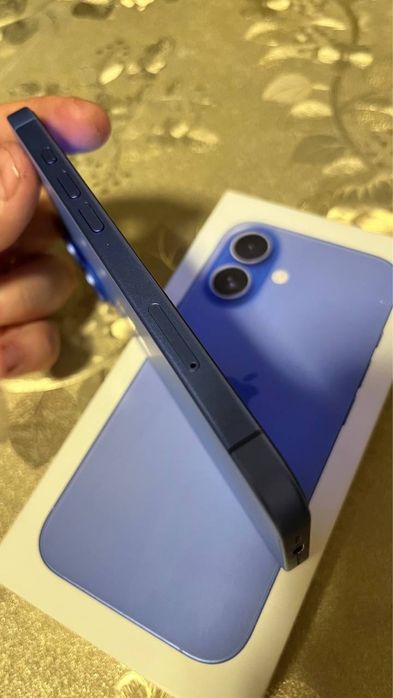 Продам Iphone 16 128
