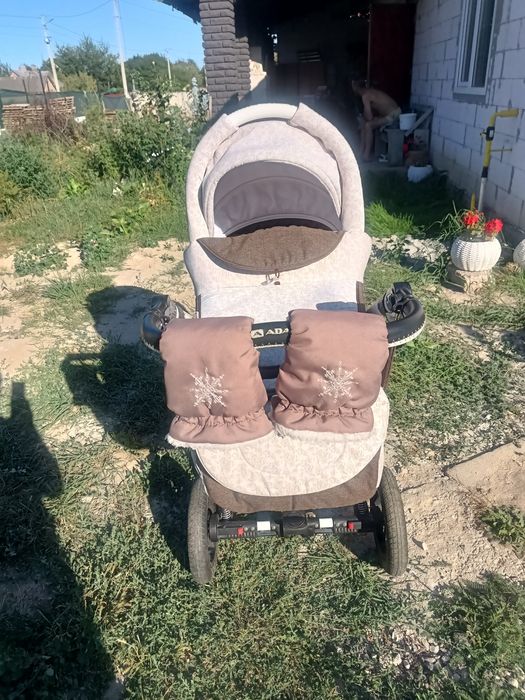 Продам коляску дитячу. Маневрена,висока
