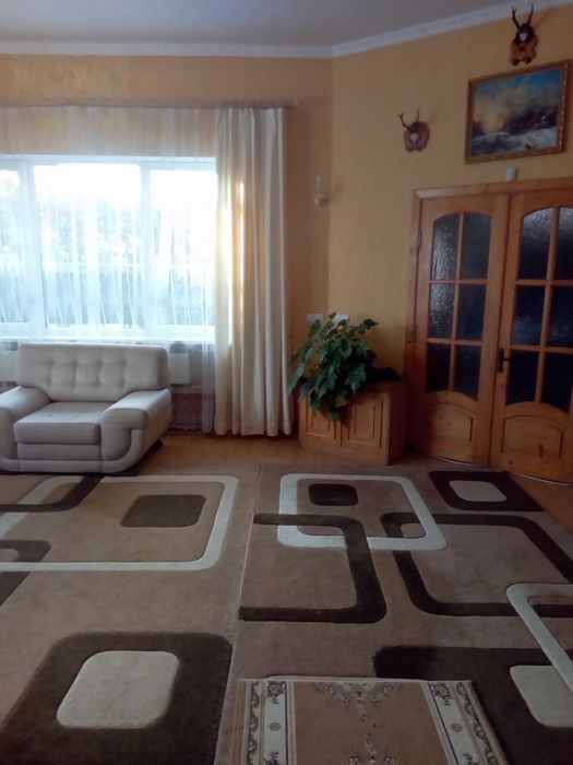 Продаж великого будинку в Сваляві