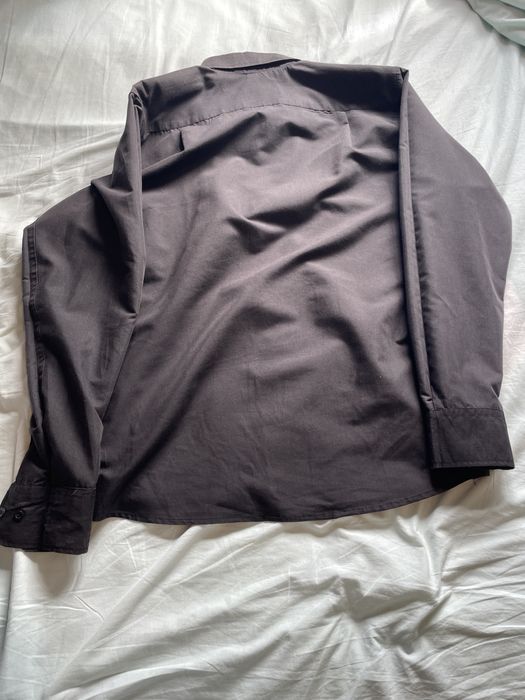 camisa preta com bolso