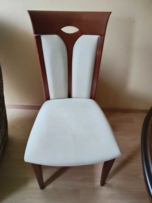 Stół drewniany i 4 krzesła