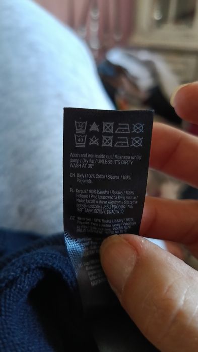 Elegancka bluzeczka z cekinami.