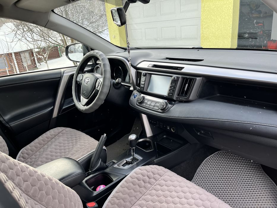 Продаю Toyota RAV4 Hybrid