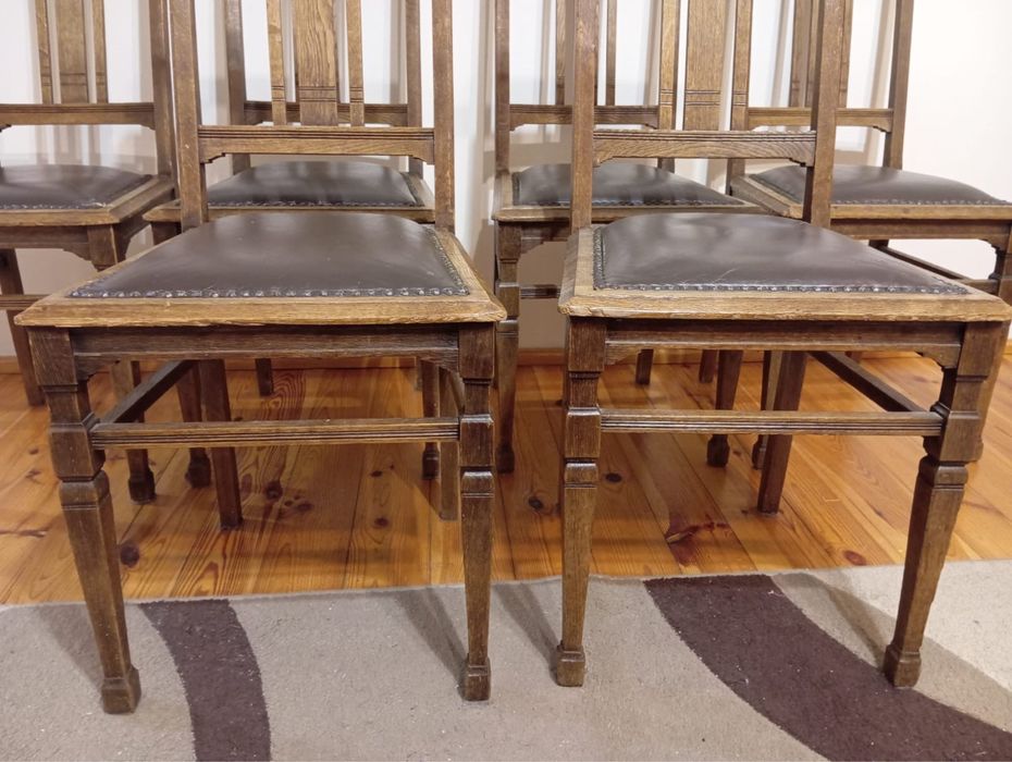 Stare dębowe krzesła obite skórą