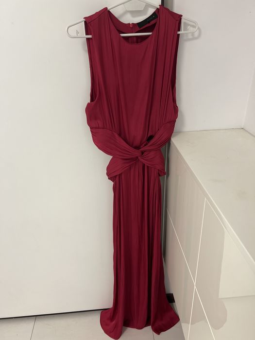 Sukienka długa malinowa z satyny Zara S