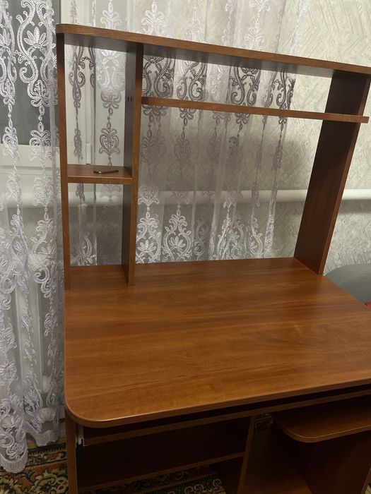 Стіл з поличками у темно коричневому кольрі