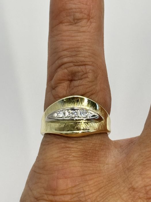 Złoty pierścionek z brylantami rozmiar 12