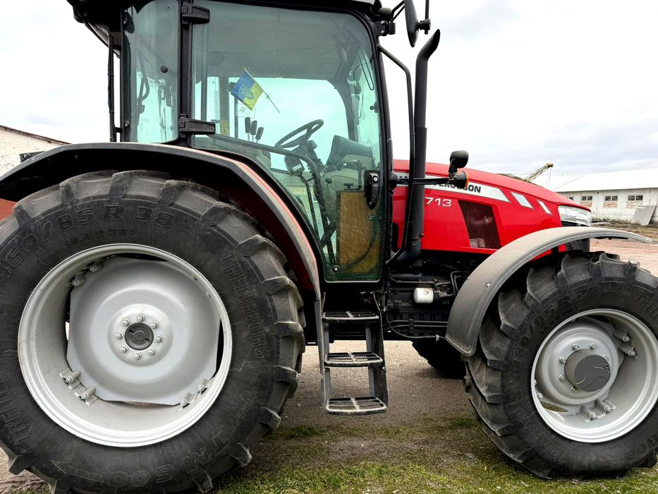 Трактор Massey Ferguson 6713