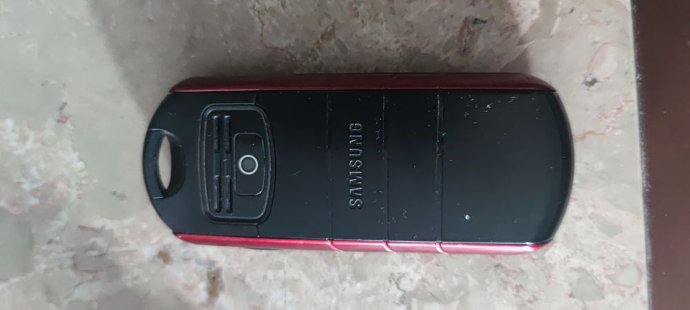 Telemóveis, 2a funcionar bem estimado, 20 euros tudo,outros para peças