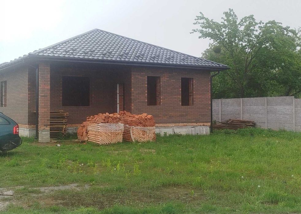 Продаж 1 поверхового будинку з ділянкою