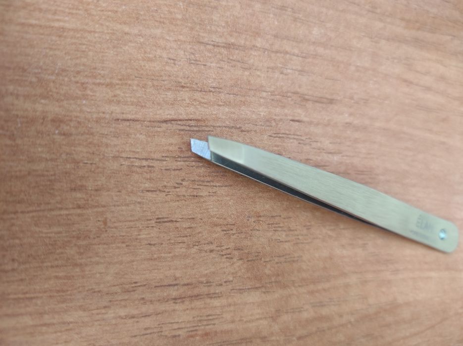 Пінцет для брів Élan