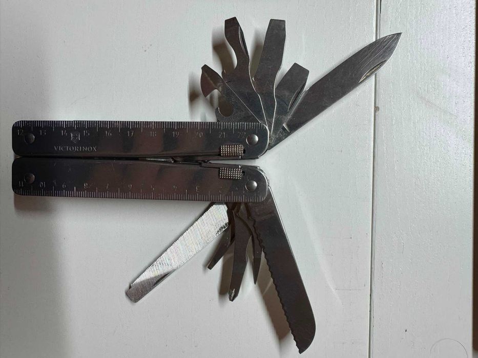 Victorinox SwissTool Original com Estojo em Pele – Multifunções Suíça
