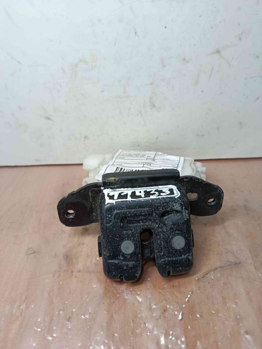 Fechadura / fecho da mala TOYOTA Auris Hatchback (_E18_)