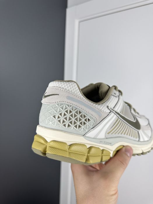 Оригінал Кросівки  Nike Zoom Vomero 5 FV0397-001