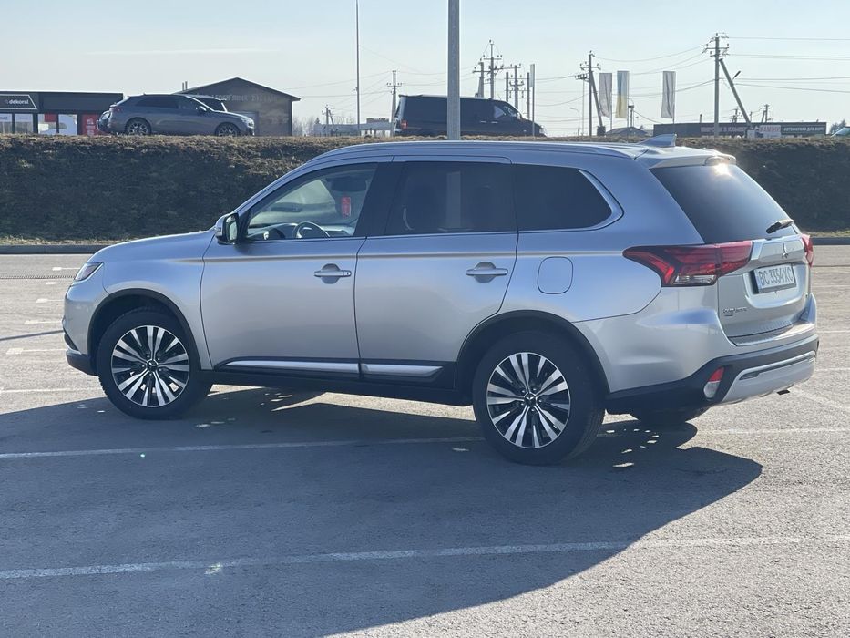 Mitsubishi outlander 3 sel 2020 рік