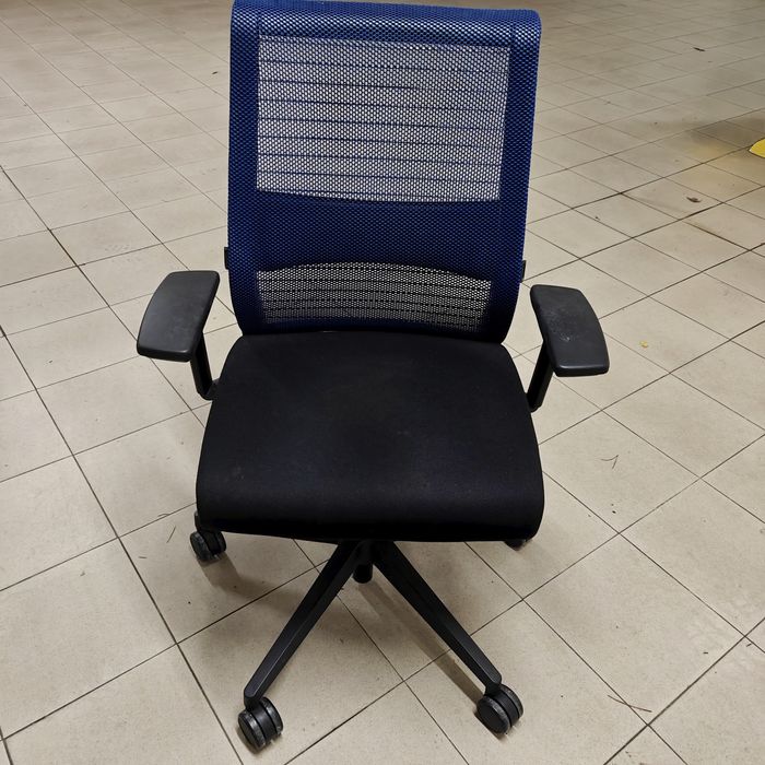 Steelcase Think V2 Cadeira de Escritório Mesh Azul/Preta - NOVA.