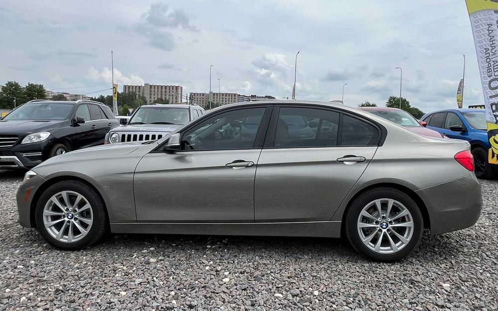 BMW 320 I 2017 року