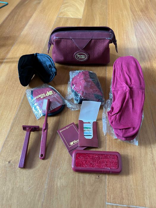 Bolsa de viagem com montes de acessórios