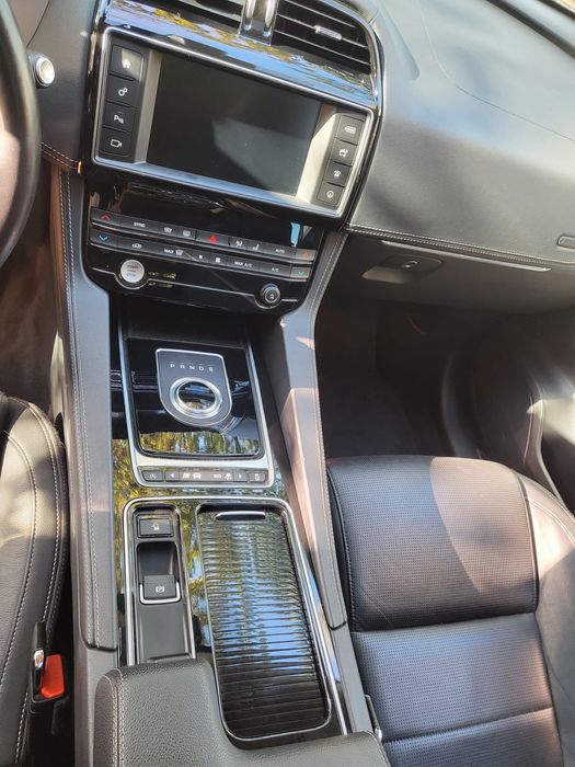 Автомобіль Jaguar F - Pace 2017