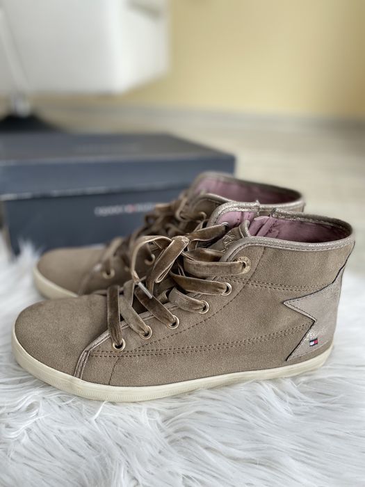Продам замшевые ботинки Tommy Hilfiger