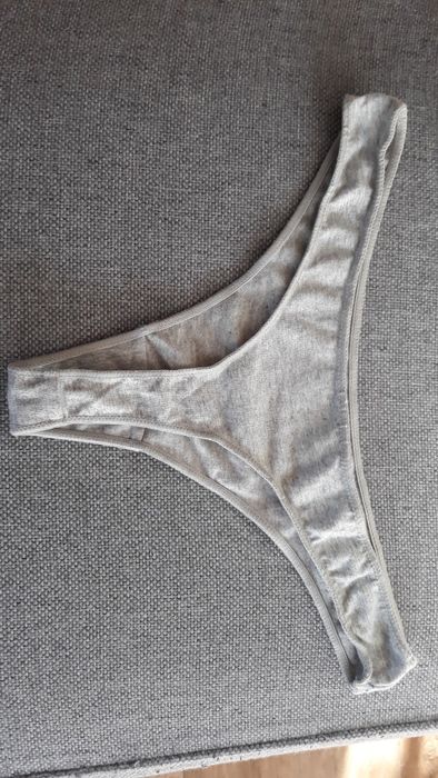 Szare bawełniane majtki stringi rozmiar M