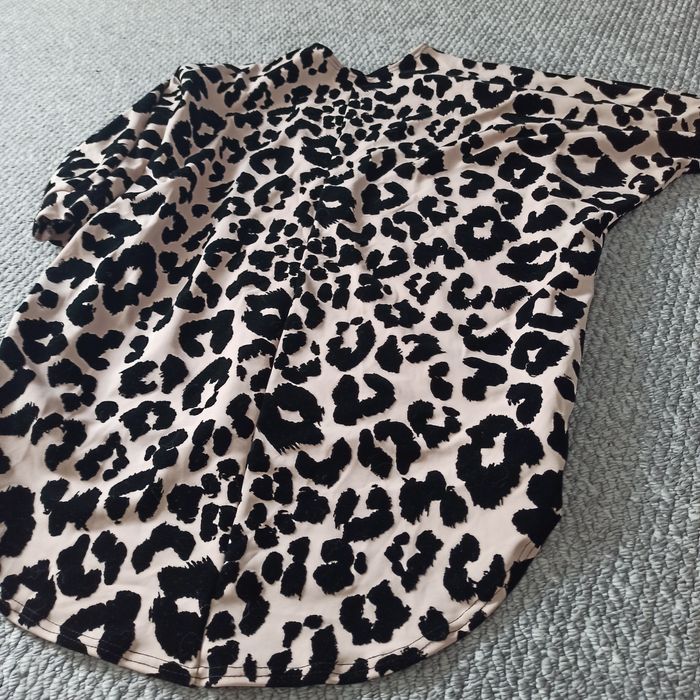 Sukienka oversize panterka asymetryczna  M