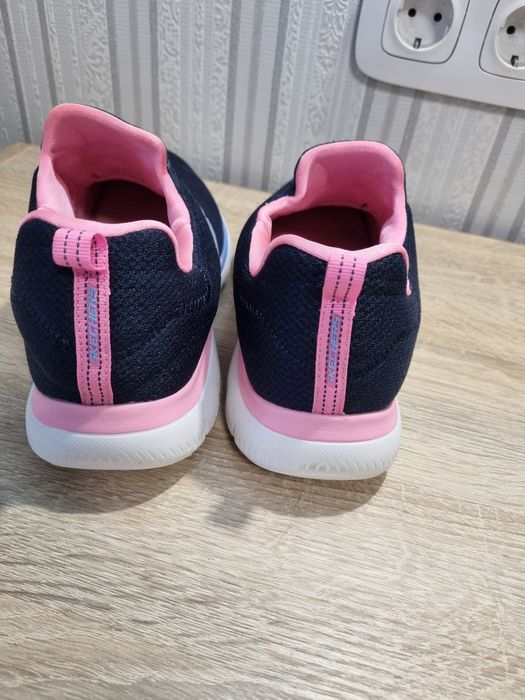 Жіночі кросівки Skechers 39розміру
