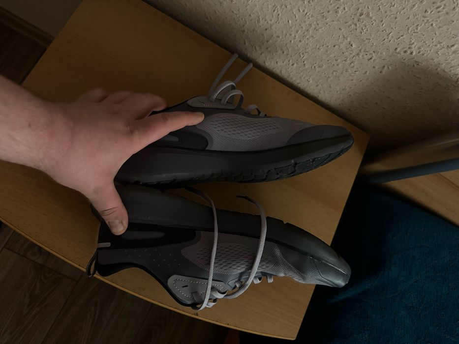 Buty sportowe w siatce