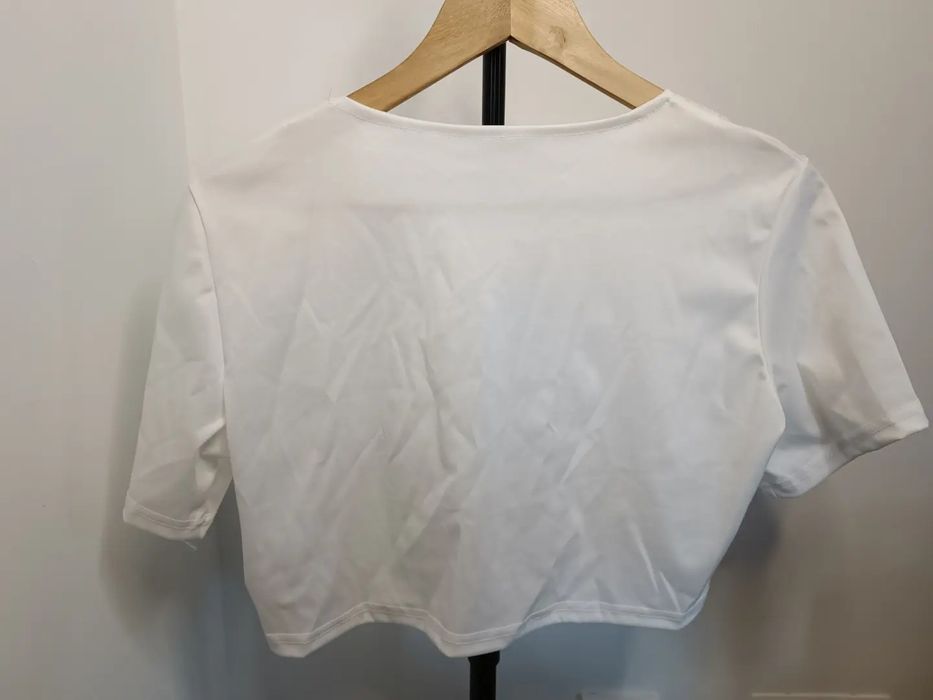 Кофтинка білого кольору