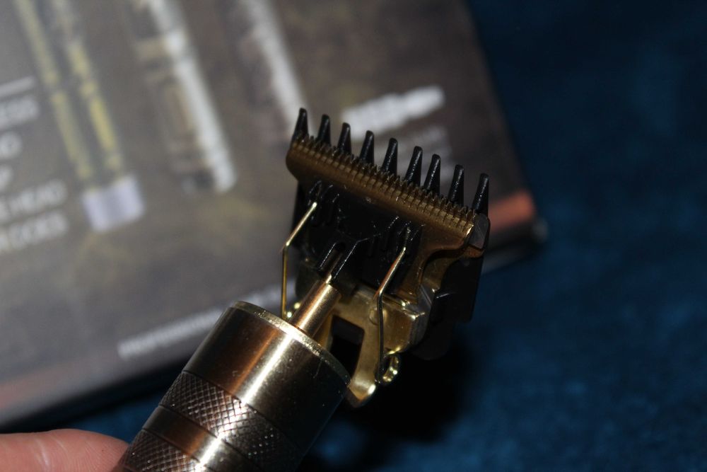 Máquina Profissional de Corte/Aparar Cabelo e Barba! Portatíl!