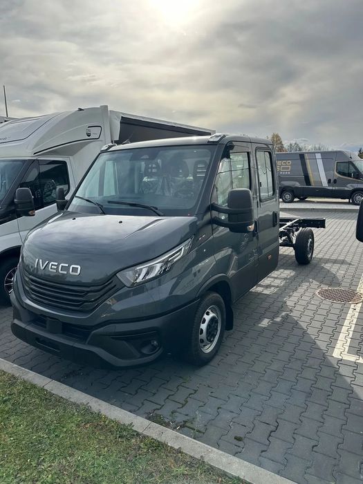 Iveco DAILY  35S18HD Podwozie brygadowe doka dubel 3.0 180 km 7 miejsc manual