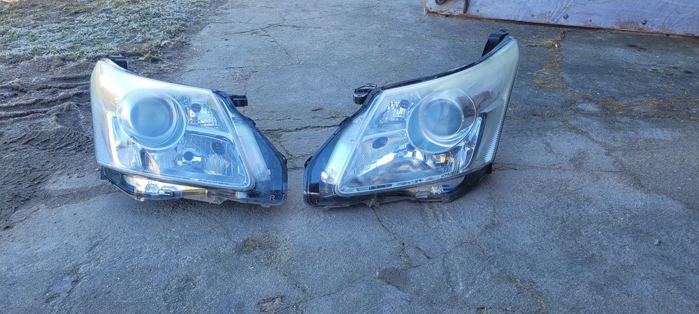 orginalne lampy przednie toyota avensis t27