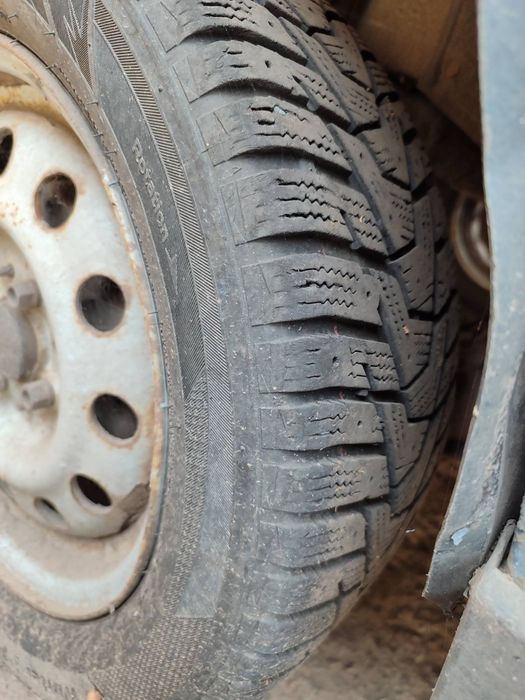 Шини r14 та r13 зимові добрий стан .