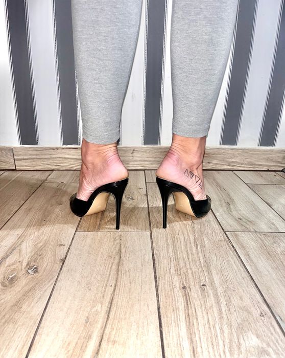 215/ OD RĘKI 44 czarne sexy klapki szpilki Trans Cross 13 cm 35-50 EU