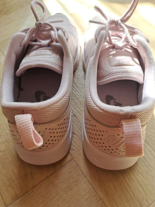 Кросівки жіночі NIKE 38 розмір