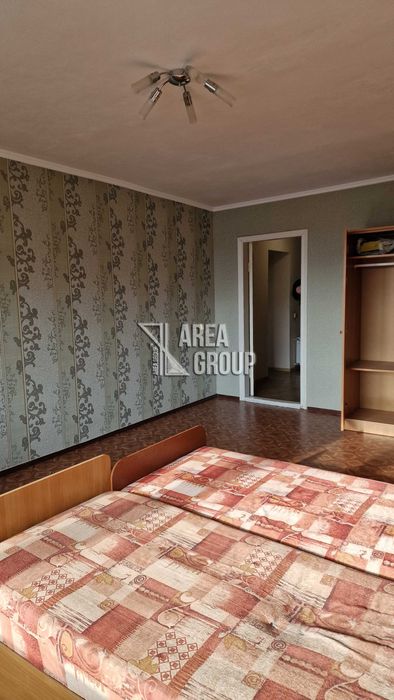Продається велика 4-кімнатна квартира біля парку на мікрорайоні!