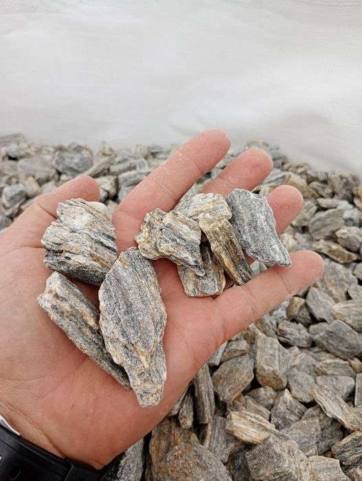 Kora kamienna, sosnowa, grys, otoczak, żwir, ziemia, kruszywo