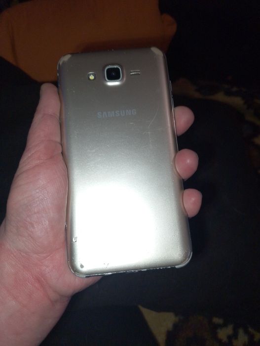 Галакси J7 полностью рабочий не битый