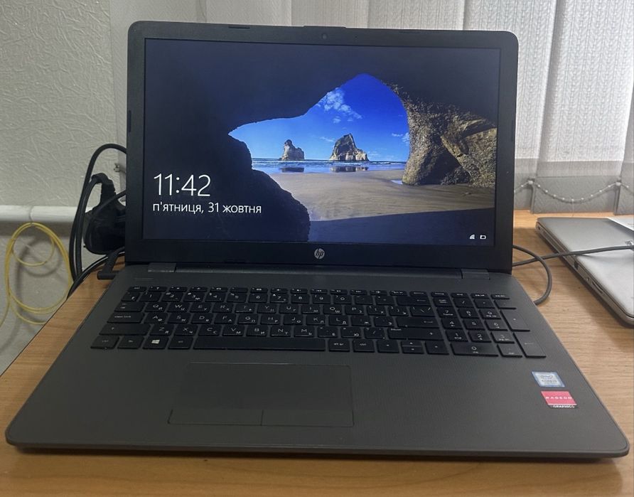 Ноутбук HP 250 G6, гарний стан