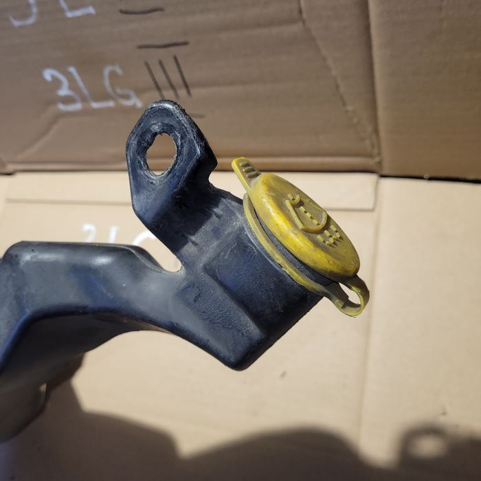 Zbiorniczek płynu spryskiwaczy opel astra III H 2005r